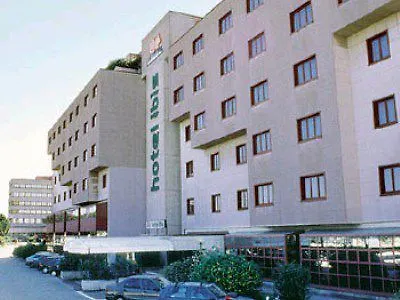 فندق Dc International 3*